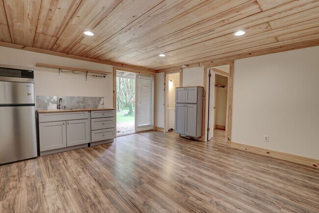 Building Photo - 15813 A