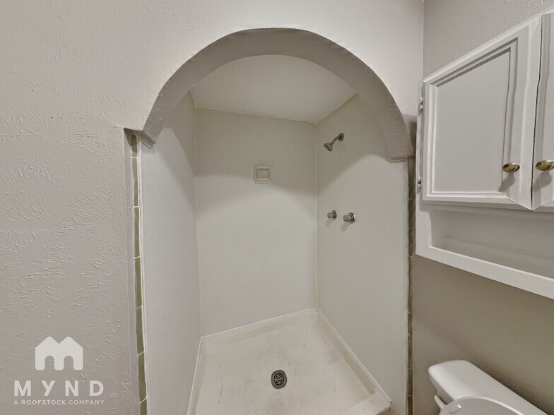 Building Photo - 5033 Amhurst Ln