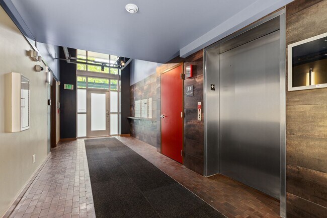 Building Photo - 1bd/1ba Seattle Condo