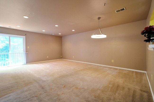 Building Photo - 3 bedroom 2.5 Bath In Oxon Hill Ready for ...