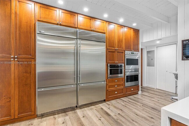 Building Photo - 6830 SW 69th Ave