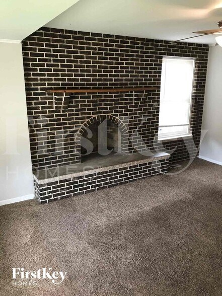 Building Photo - 14525 Dobson Ave