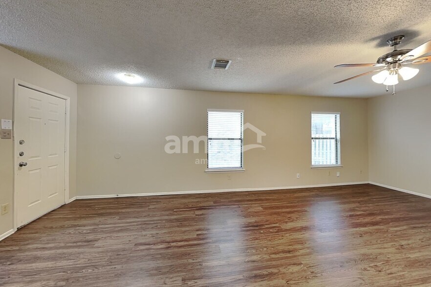 Building Photo - 4611 Camas