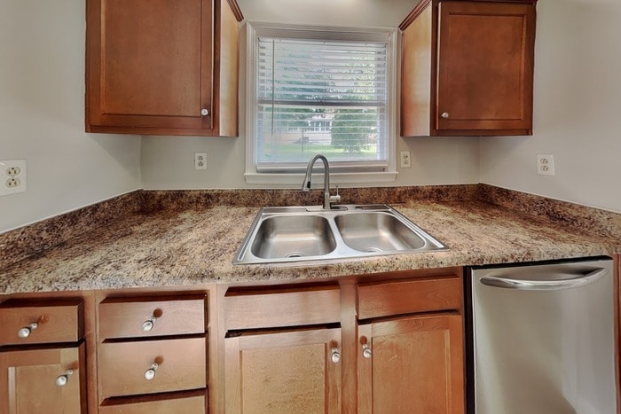 Building Photo - 2215 Medlin Ct