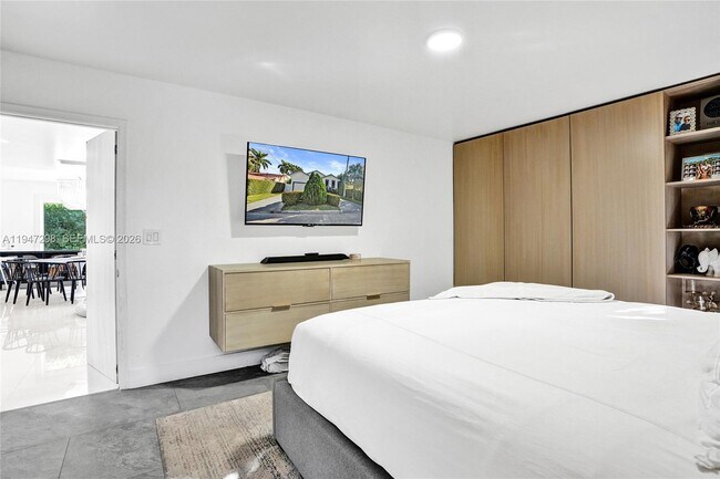 Building Photo - 9181 Byron Ave