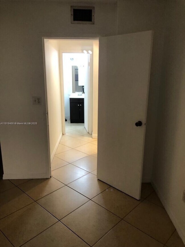 Building Photo - 16950 W Dixie Hwy