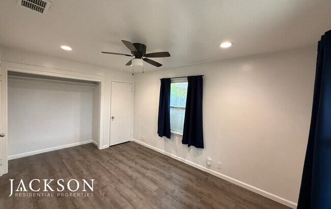 Building Photo - 627 El Terino Ave