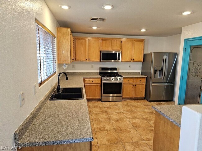 Building Photo - 5064 Whistling Acres Ave