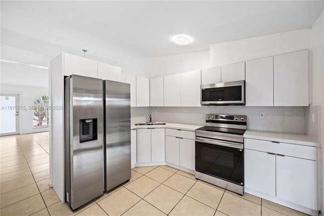 Building Photo - 7570 NW 173rd Ln