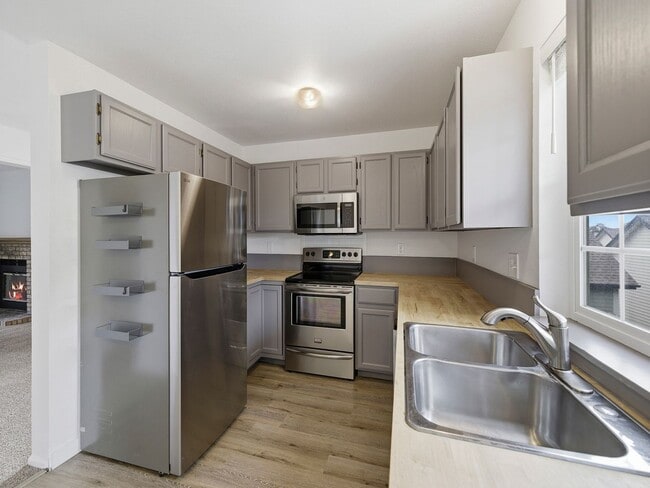 Building Photo - Newly Updated Throughout 2-Bed, 2.5-Bath Condo in Great Fort Collins Location!