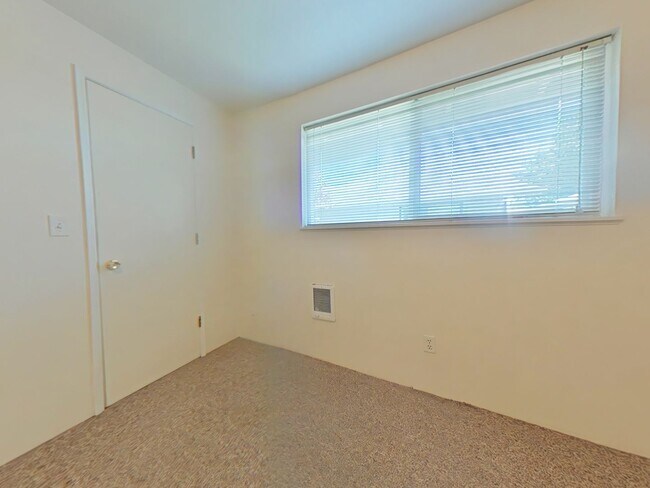 Building Photo - WINTER SPECIAL ~ $690 OFF FIRST MONTH RENT