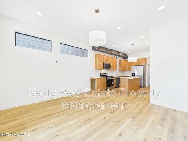 Building Photo - 1120S Washington Street - Unit 201