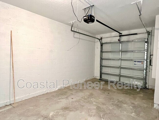 Building Photo - 3514 White Dandelion Ct