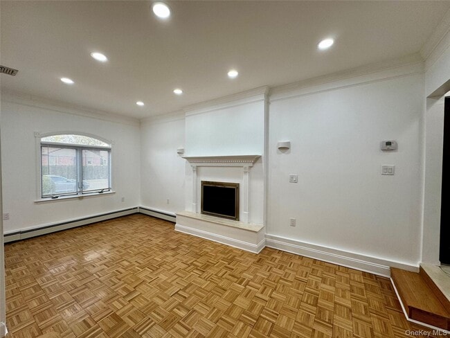 Building Photo - 23 Center Dr