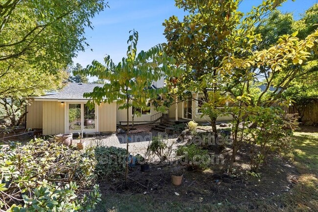 Building Photo - 9045 SW Pinto Ct