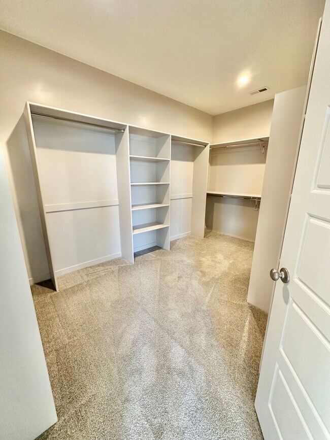Building Photo - 797 Red Marble Ln