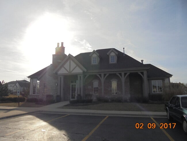 Building Photo - Lake Zurich Concord Village 2BR/2BA Awesome
