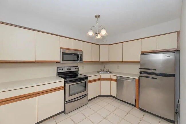 Building Photo - North Bergen