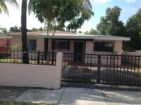 Building Photo - 1330 NE 153rd St