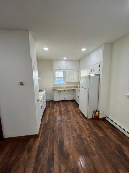 Building Photo - 44 Cedar Ave