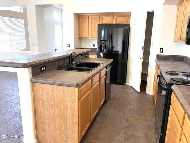 Building Photo - 2610 S Moccasin Trail