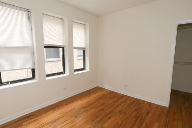 Building Photo - 922 W Dakin St