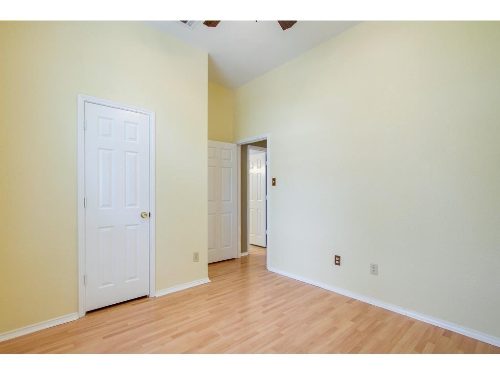 Building Photo - 546 Raintree Cir