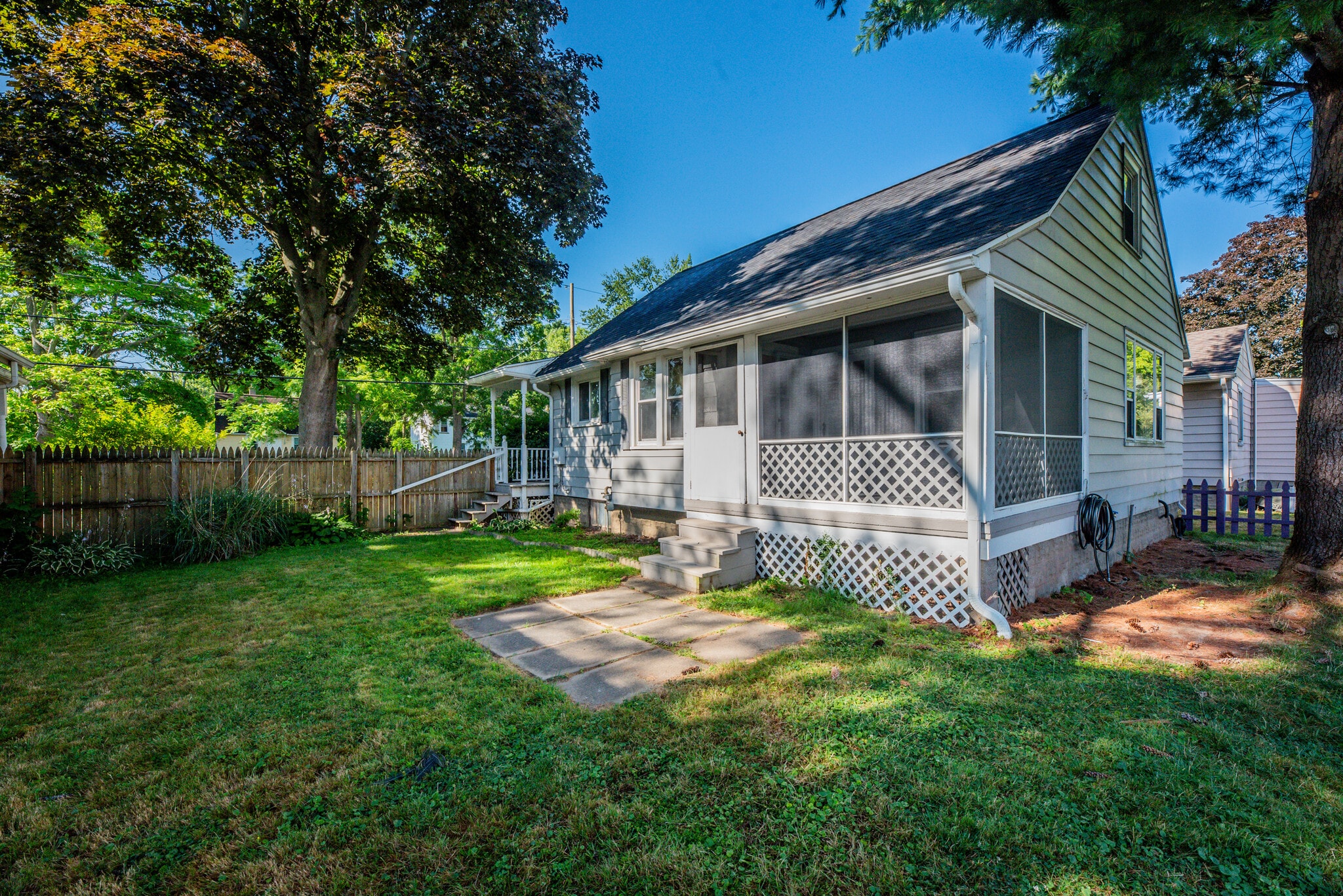 Building Photo - 202 River Meadow Dr
