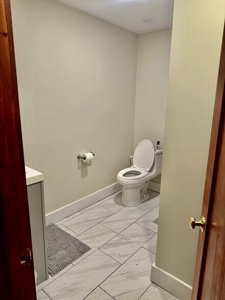 Building Photo - 68 Thomas Park