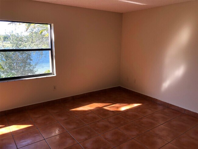 Building Photo - 250 W Park Dr