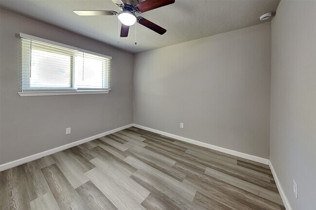 Building Photo - 1618 Live Oak Hollow St
