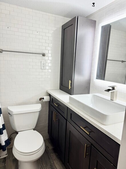 Building Photo - 1301 S Howard Ave