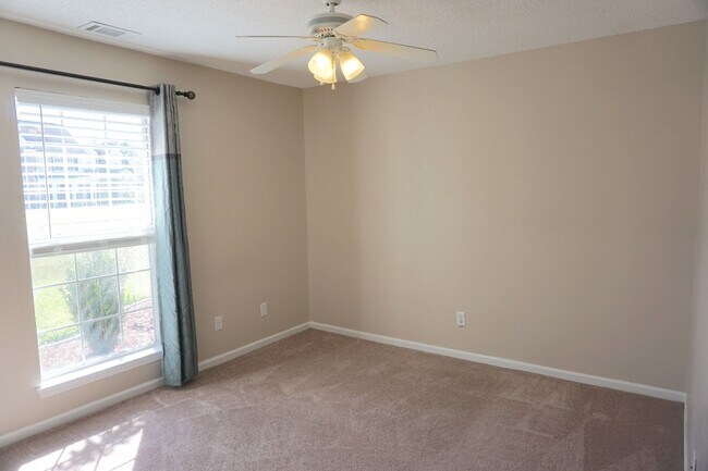 Building Photo - 3 BED | 2.5 BATH | POOLER