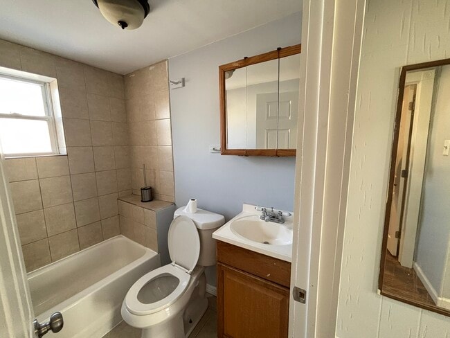 Building Photo - 3240 Tilton St