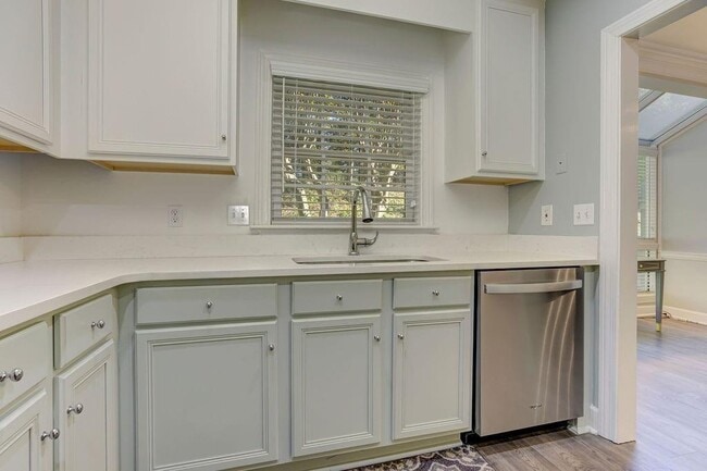 Building Photo - 27 Mt Vernon Cir