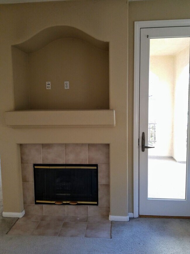 Building Photo - 1350 sqft 2 Bed plus Den, 2 Bath Chula Vista 2Car Garage, Gated community