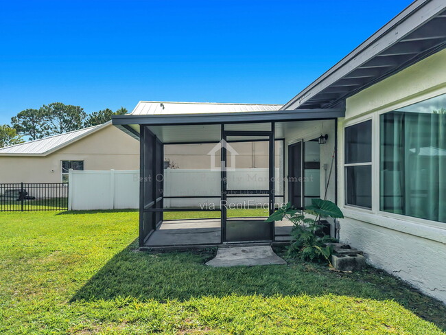 Building Photo - 2705 Gulfstream Rd