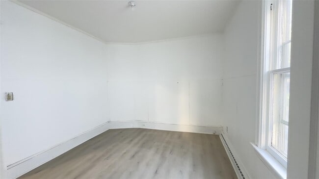 Building Photo - 107 S Cherry St