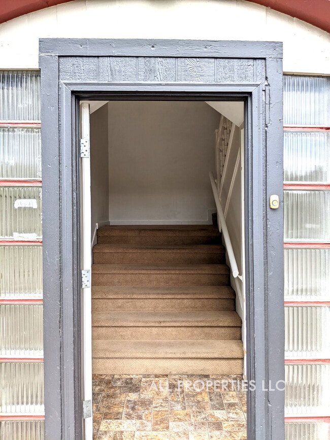 Building Photo - 3233 Osage St
