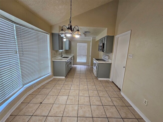 Building Photo - 10423 Tenneco Dr