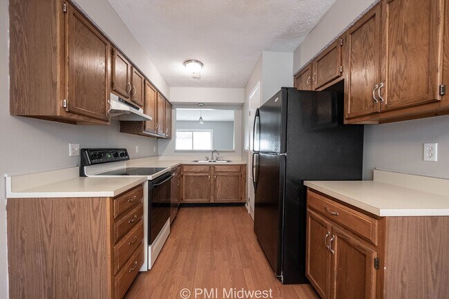 Building Photo - "Charming 2-Bed Haven with 1.5 Baths in Indianapolis – Cozy Living Awaits!"