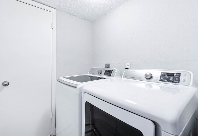 Building Photo - 12668 Newbrook Dr