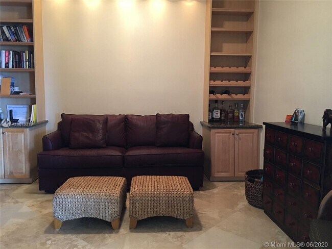 Building Photo - 100 S Birch Rd