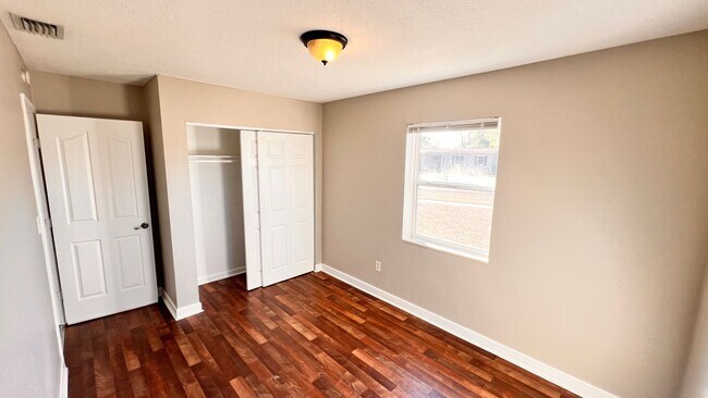 Building Photo - $300 off of a month of rent! Charming 3-Bedroom Home in Deltona! – Pets Welcome (Up to 30 lbs) – ...