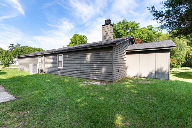 Building Photo - 4410 Goshen Lake Dr S