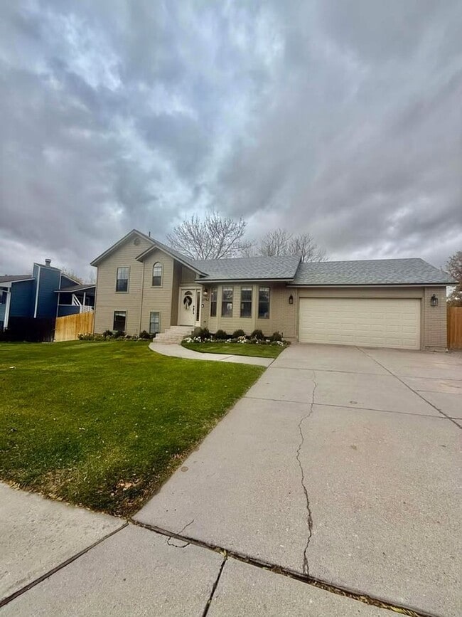 Building Photo - Updated Highland Area Home for Rent