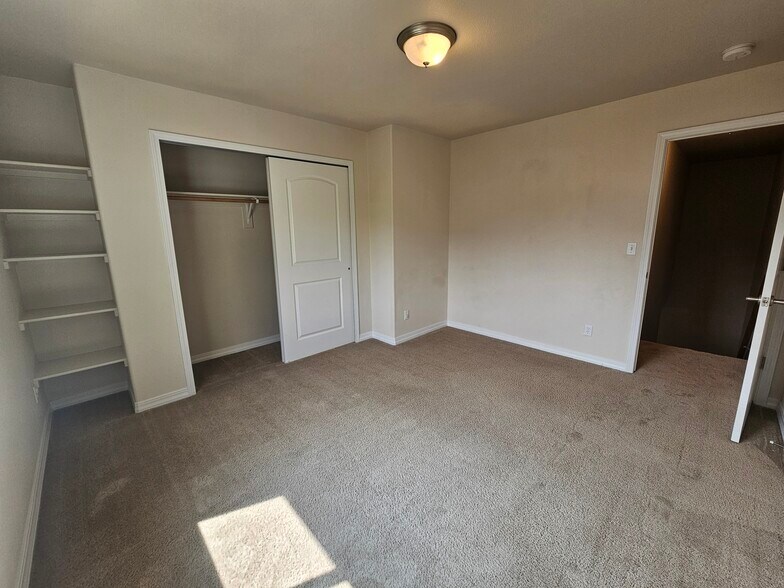 Building Photo - 2063 Velliquette Ln