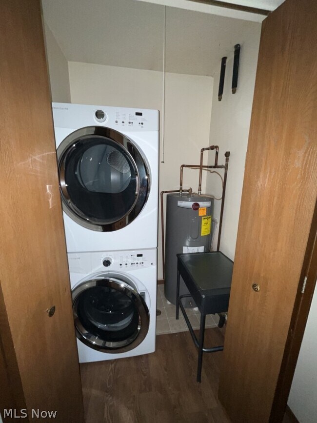 Building Photo - 1160 S Lincoln Ave