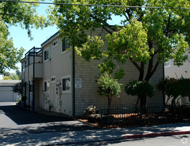 Building Photo - Coral Commons