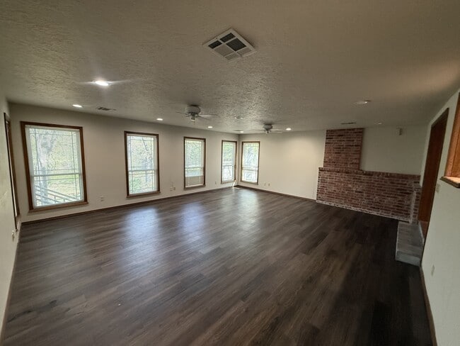 Building Photo - 708 S Monte Vista St